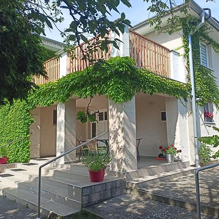 Dom V Zahrade Hotel Podhajska Luaran gambar